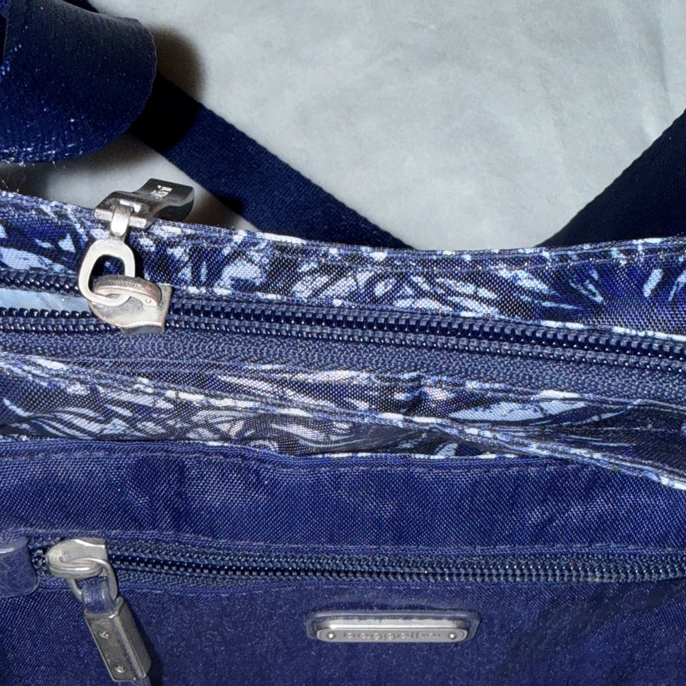 Baggallini Navy Pattern Crossbody Bag - Picture 3 of 8